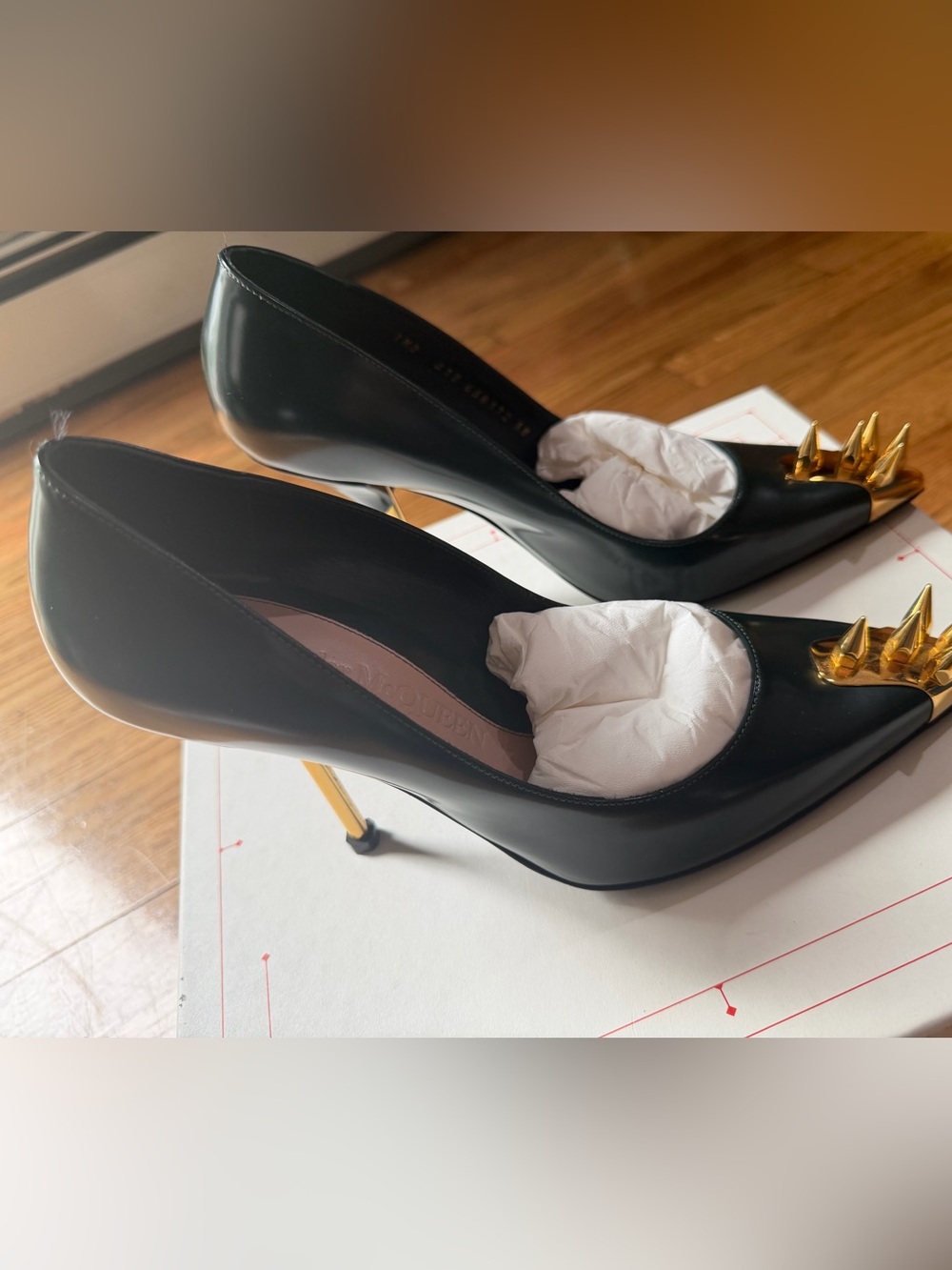 Alexander McQueen Green Patent Pointed-Toe Pumps with Gold Spike Detail - Picture 6 of 9